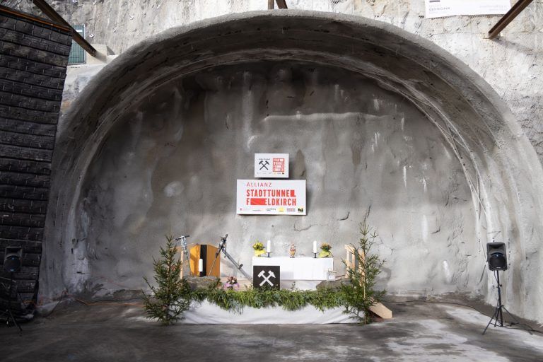 Ein lauter Knall gegen leiser werdende Kritik