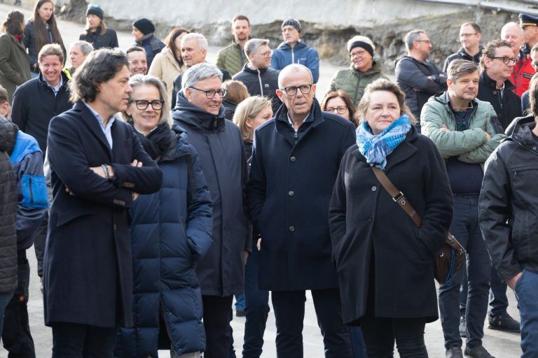 Ein lauter Knall gegen leiser werdende Kritik