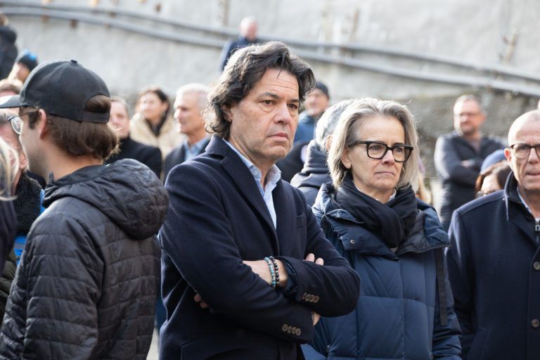 Ein lauter Knall gegen leiser werdende Kritik