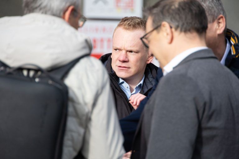 Ein lauter Knall gegen leiser werdende Kritik