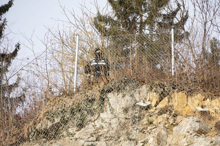 Ein lauter Knall gegen leiser werdende Kritik