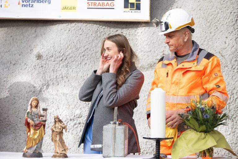 Ein lauter Knall gegen leiser werdende Kritik