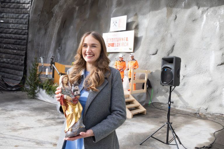 Ein lauter Knall gegen leiser werdende Kritik