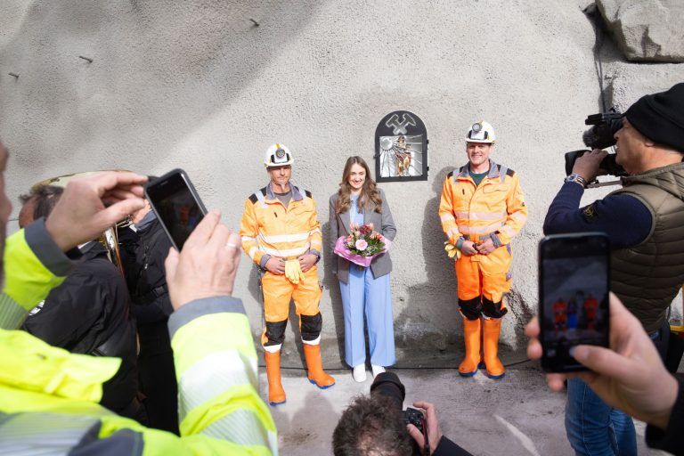 Ein lauter Knall gegen leiser werdende Kritik