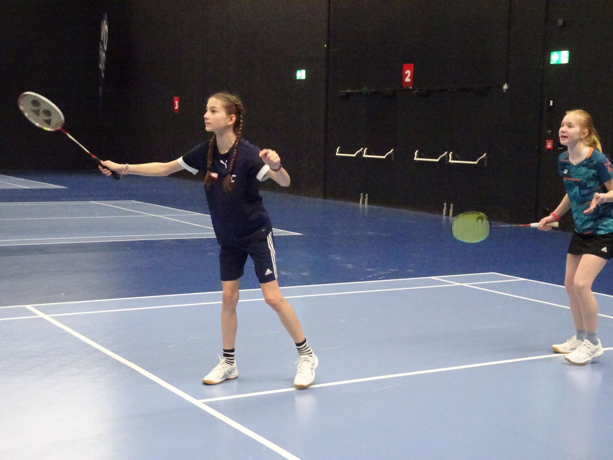 Spannende Ballwechsel und großer Einsatz bei den Badminton-Schulolympics in Dornbirn.
