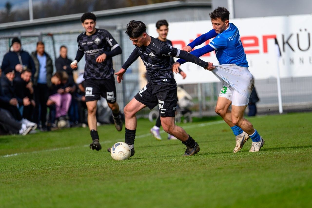 Überall wurde mit Haken und Ösen gezogen. De Freitas mit Julian Mair.