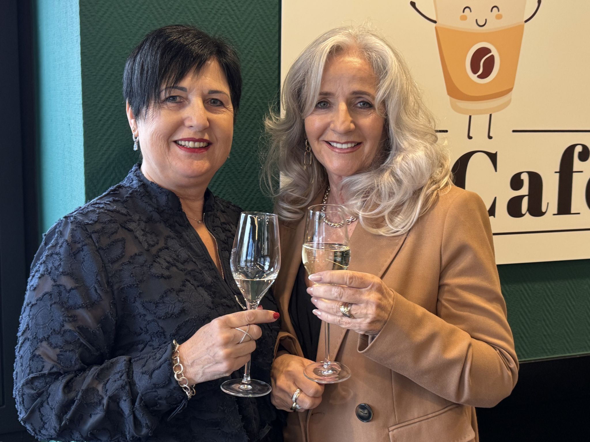 Marianne Huber und Silvia Fässler feierten mit.