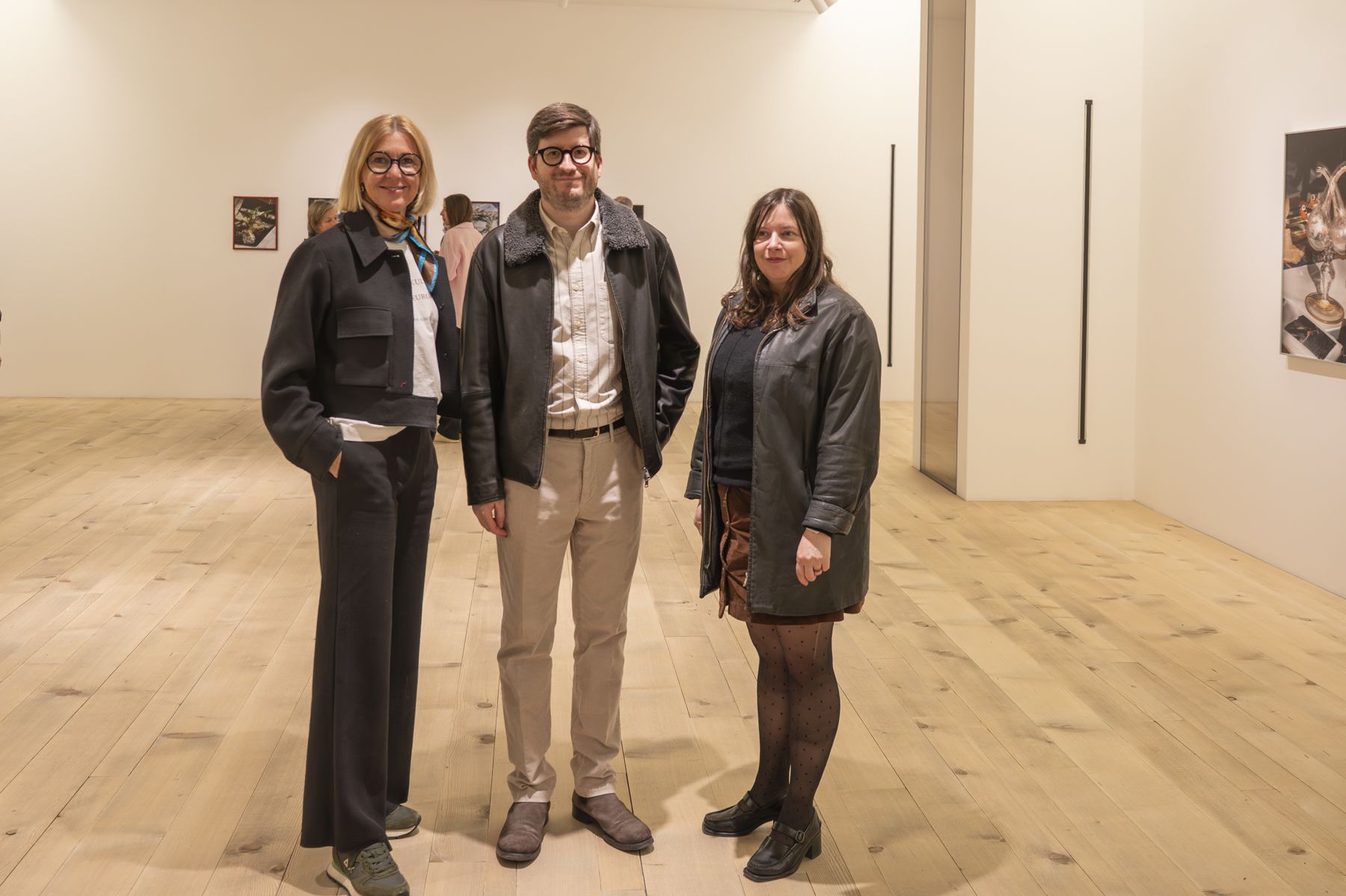 Geschäftsführerin Anna Klaudia Strolz, Kurator Thomas Hirtenfelder und Künstlerin Susanna Hofer