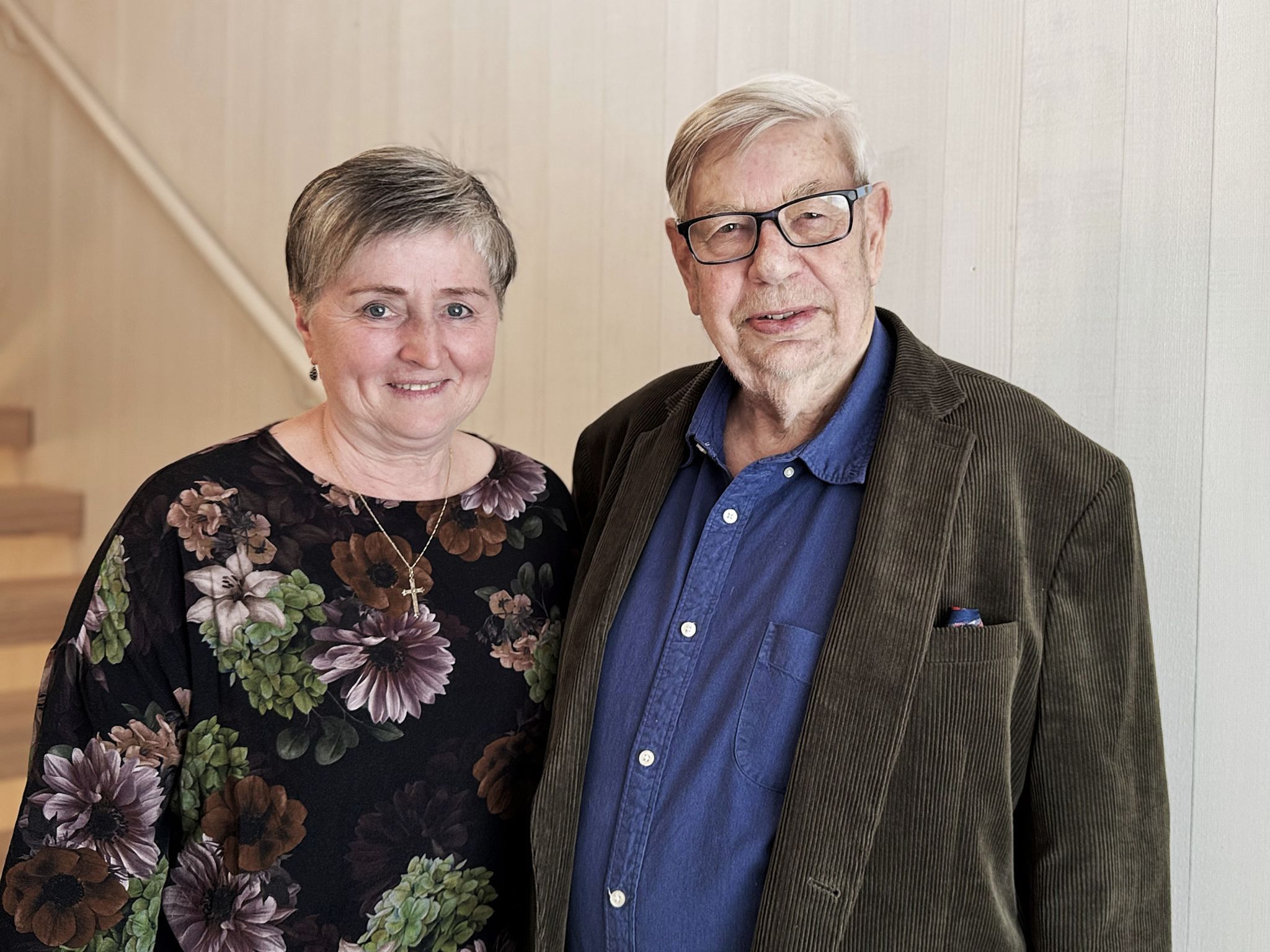Vizeobfrau Maria Meusburger mit Helmut Batlogg.
