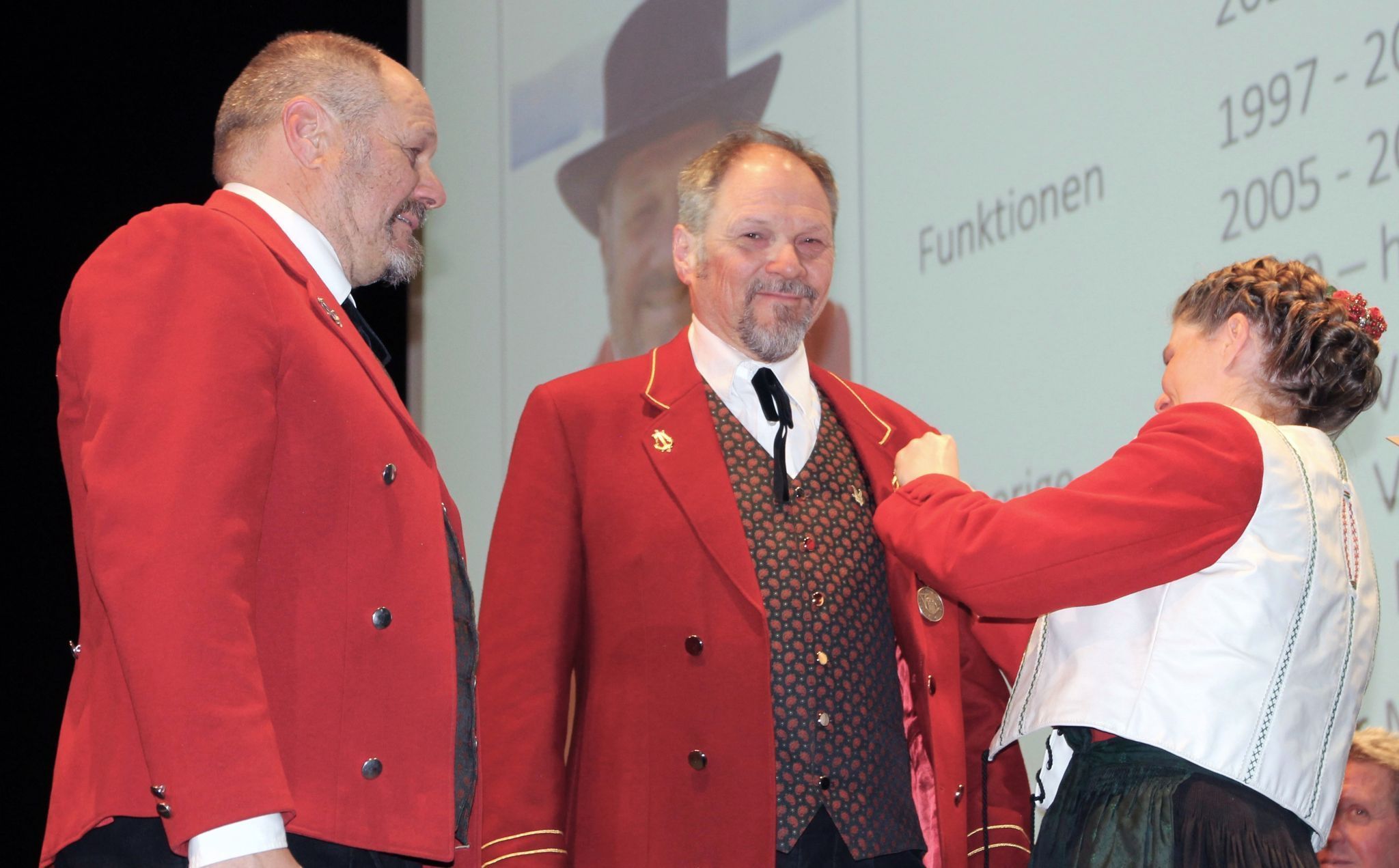 Nicht alltäglicher Ehrungsakt für die Vollblutmusikanten und Zwillingsduo Roland und Helmut Immler (MV Lochau: