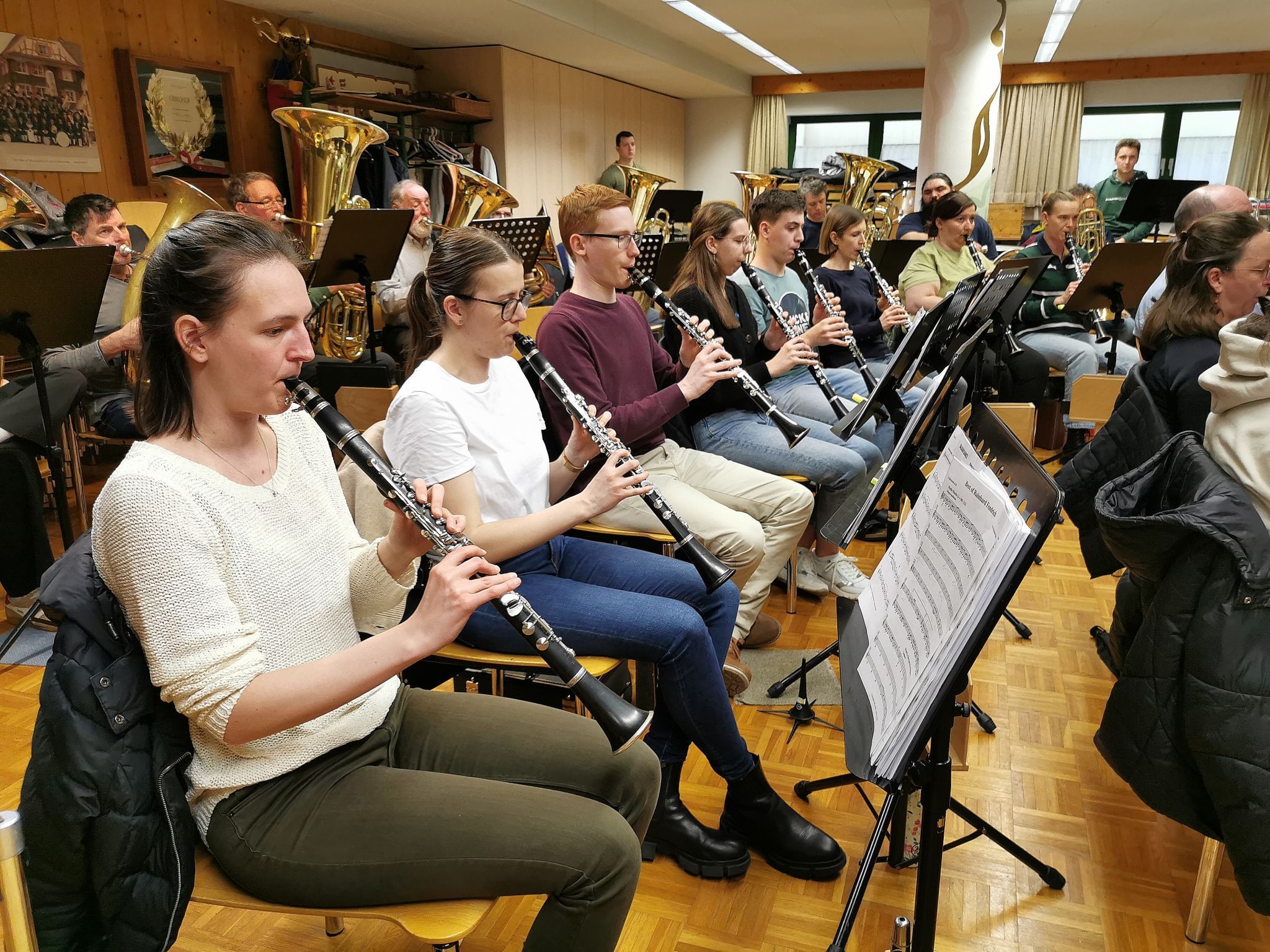 Die Proben laufen auf Hochtouren, die Hatler Musig freut sich über zahlreiches Publikum beim traditionellen Frühjahrskonzert. 