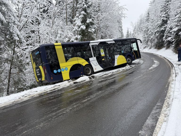 Wintereinbruch vor den Osterferien machte Schwerverkehr in Vorarlberg zu schaffen