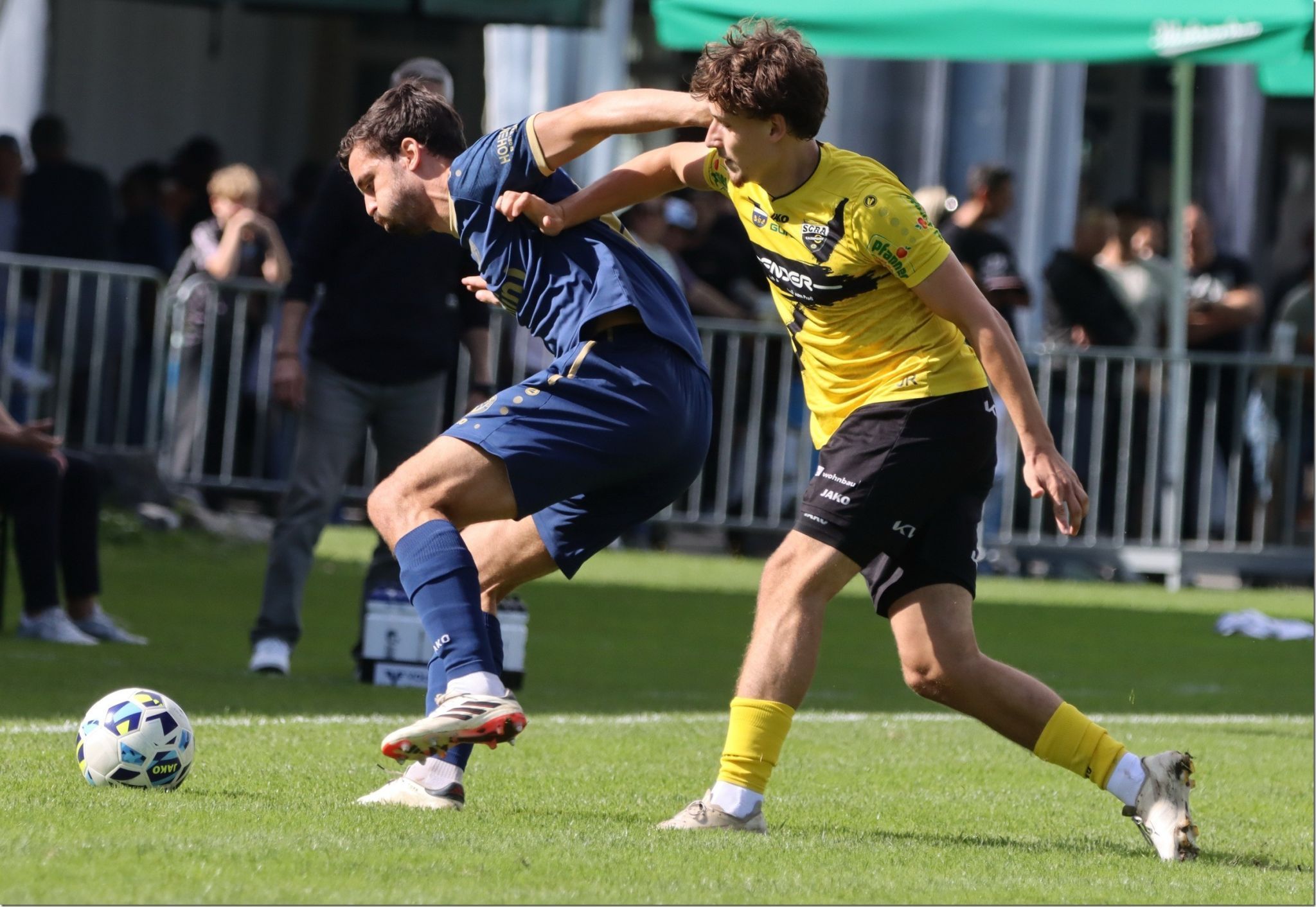 Viele Zweikämpfe werden im Herrenriedstadion erwartet.KNOBEL
