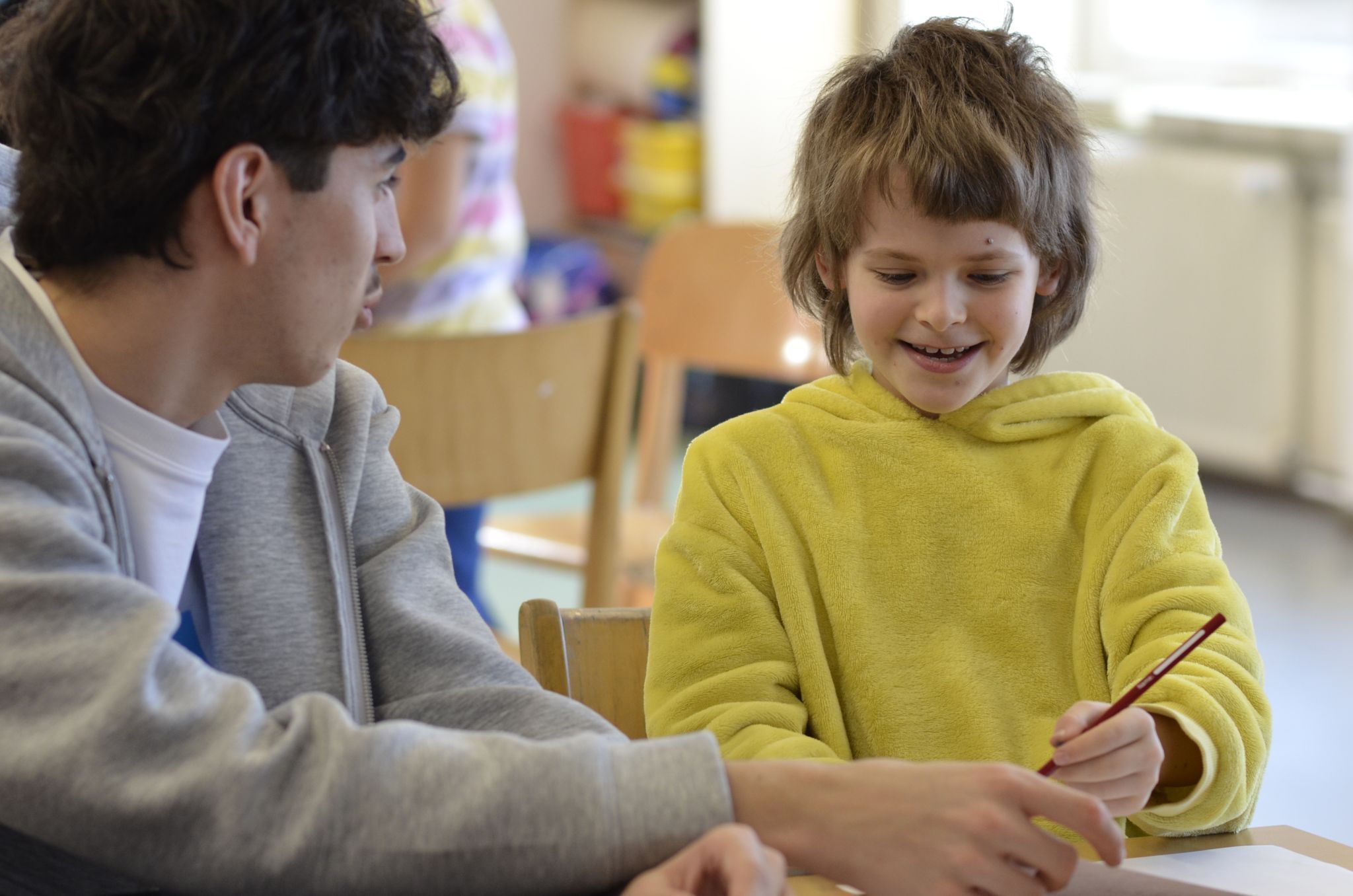 Mit viel Engagement arbeiteten jüngere und ältere Schülerinnen und Schüler an den kreativen Aufgaben.
