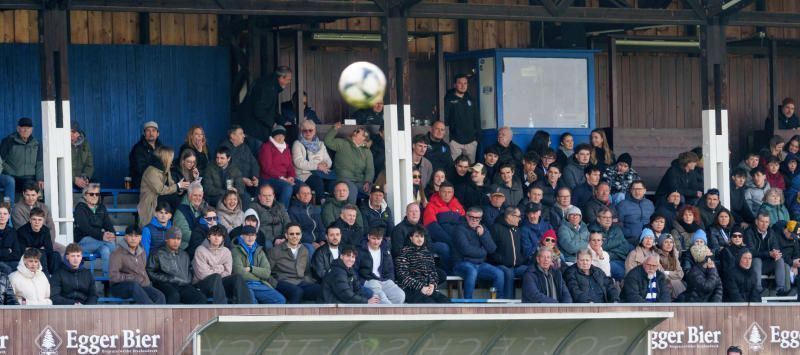 Festung Holz: 1100 Zuschauer pilgerten zum Nachbarschaftsduell. 