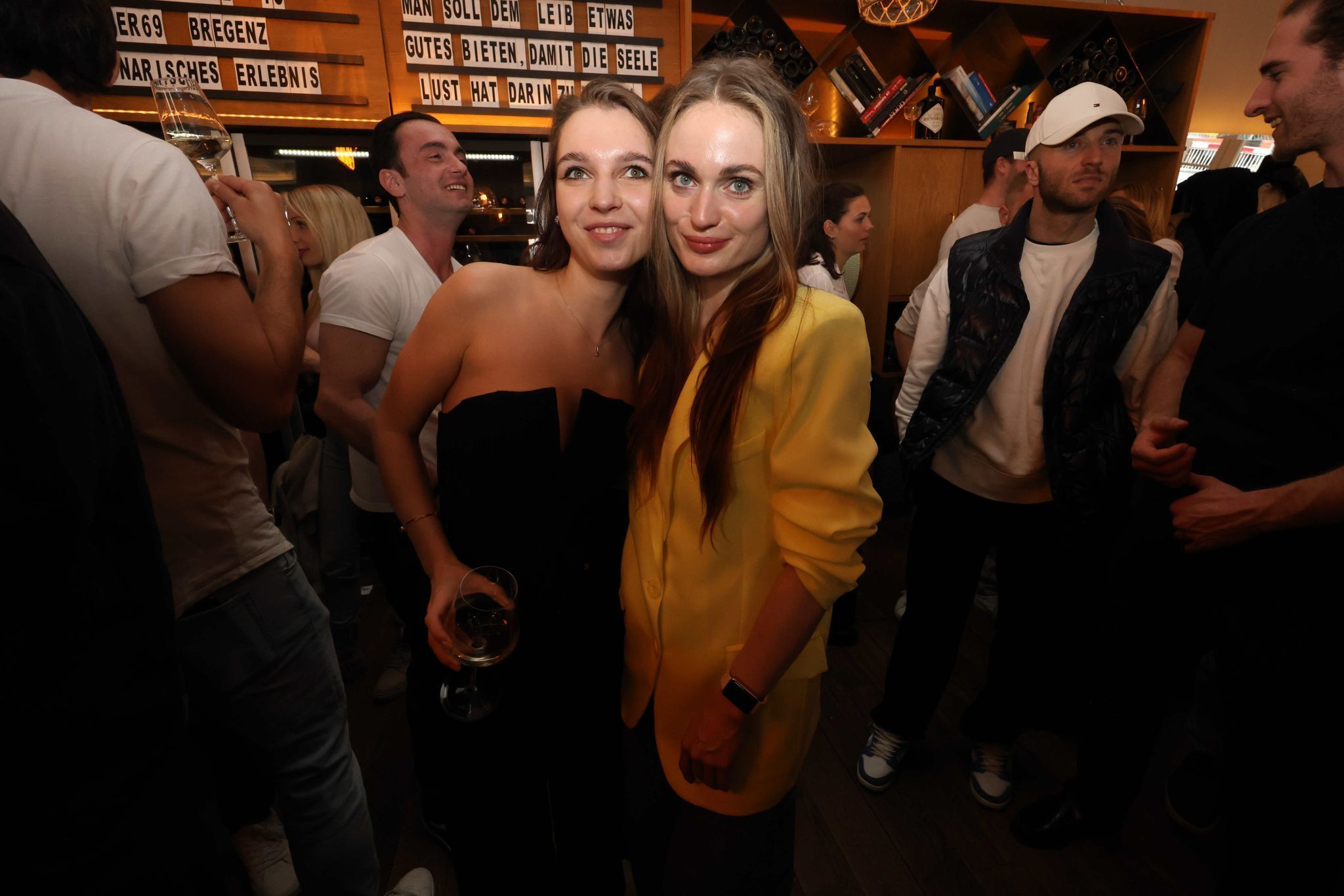 Christina und Katharina.