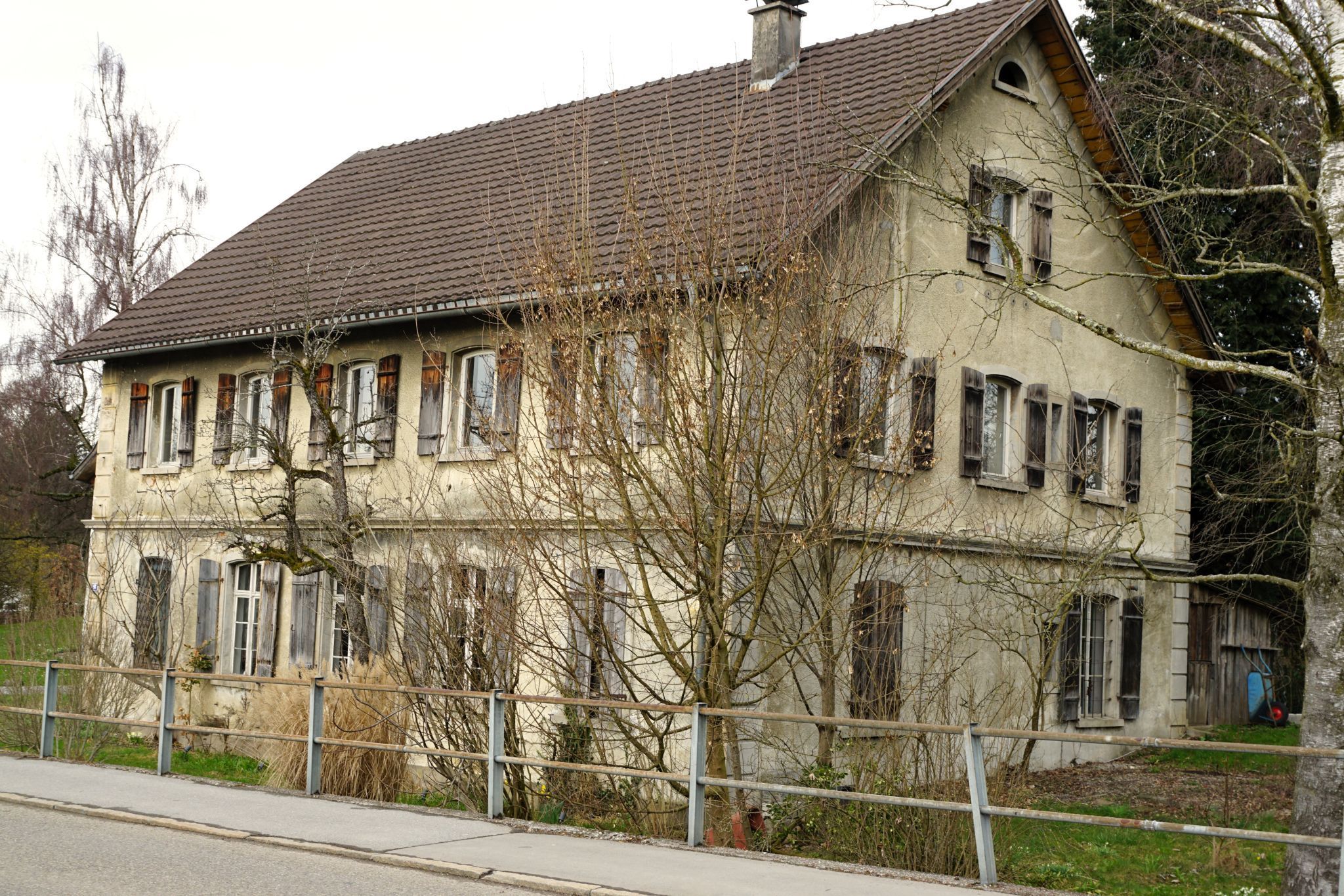 Das traditionsreiche Haus mit einer wechselvollen Geschichte liegt in der Nähe des Hörbranzer Dorfzentrums.