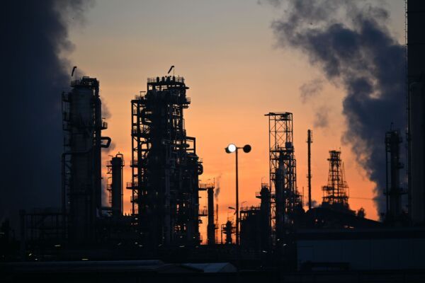 Ölpreise steigen, Freigabe von IEA-Ölreserven verpufft