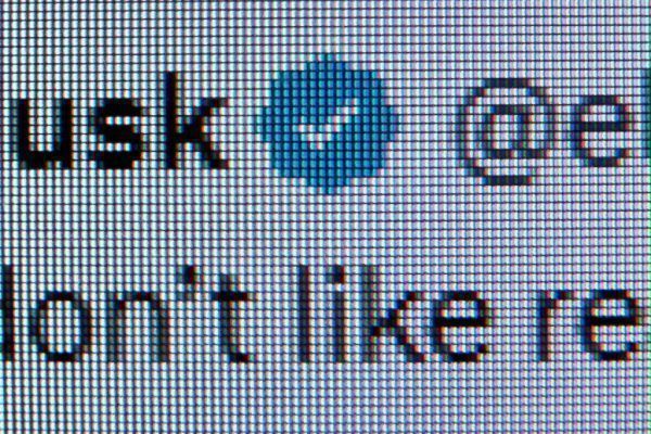 X lenkt nach EU-Strafe beim blauen Haken ein