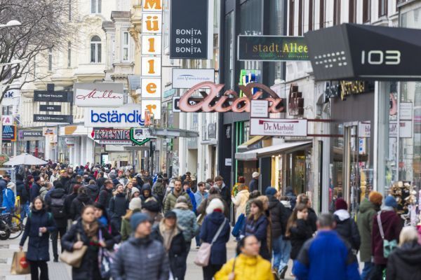 Einzelhändler weichen in Städten oft Büros und Lagerflächen