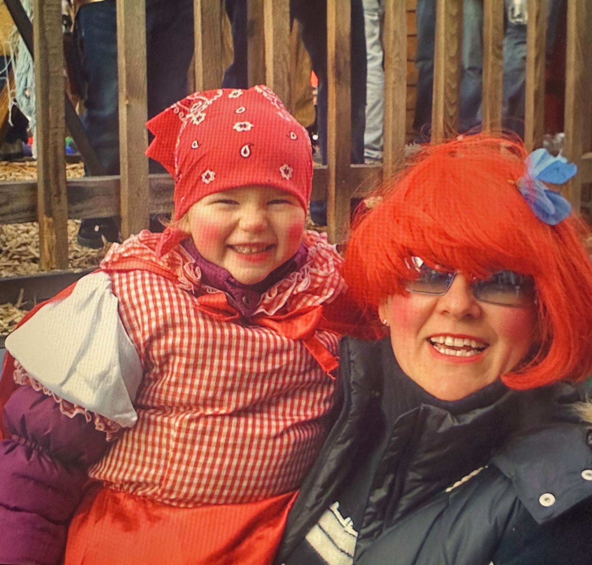 Als Mäschgerle im Faschingstrubel mit Enkelin Mathea.