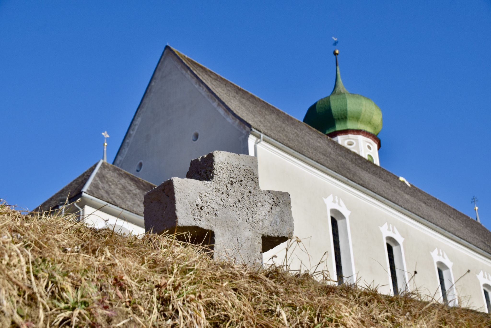 Wie bei anderen Sühnekreuzen aus dem Spätmittelalter, rankt sich eine Sage auch um dieses Kreuz am Bergknappenweg.