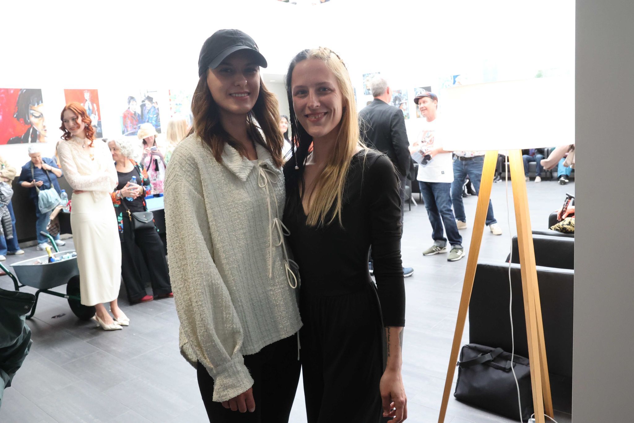 Jessica Fehr und Nina Oberer von Küsntlerbedarf Gerstaecker.