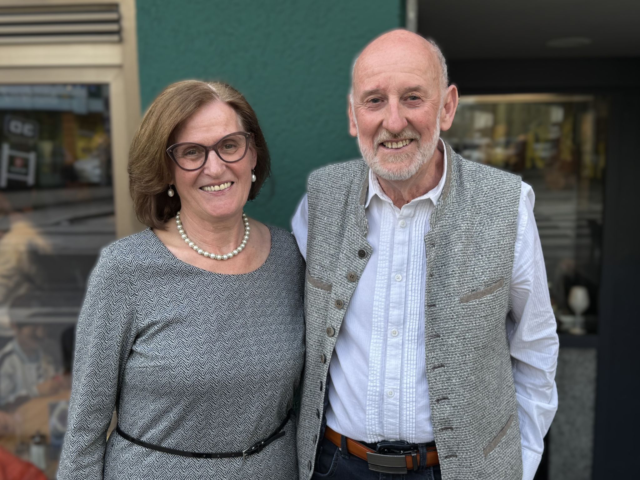 Annemarie und Roland Fenkart freuen sich über die neuen Pächter.
