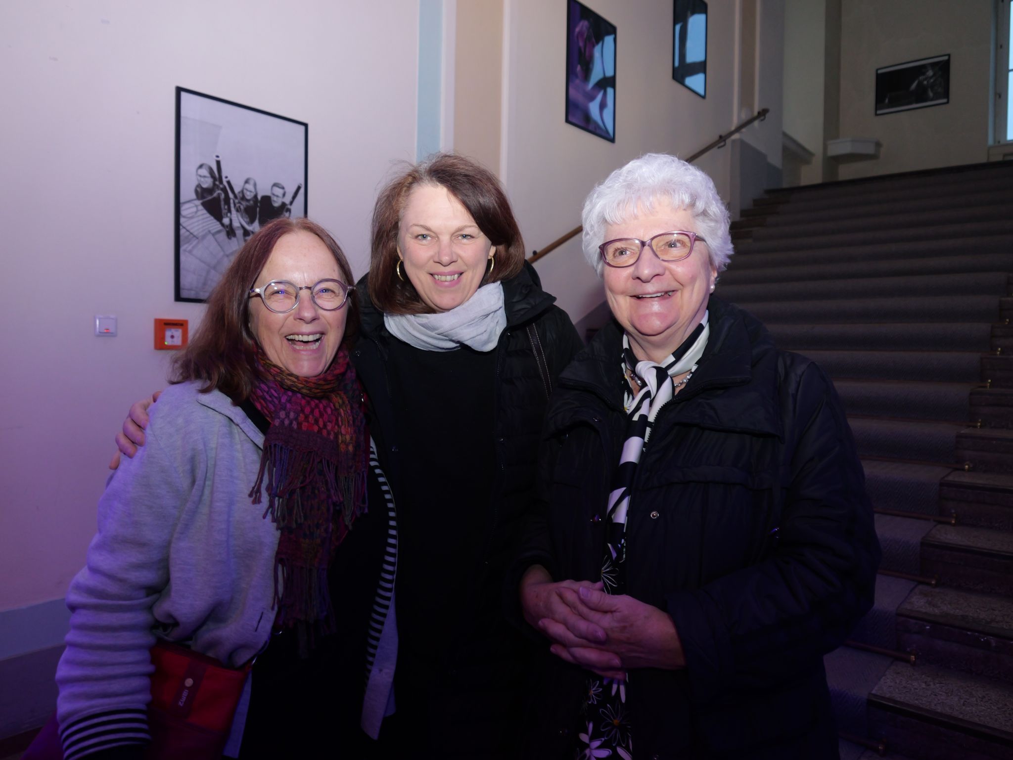 Dorit Wocher, Monika Müller und Sabine Gstach erlebten ein beeindruckendes Konzert.