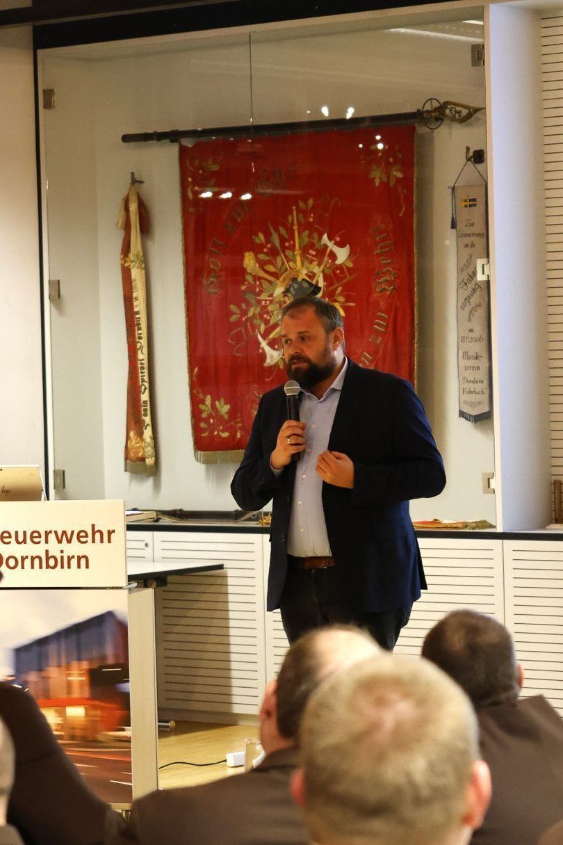 Dornbirns Bürgermeister Markus Fäßler bedankte sich bei den Feuerwehren im Bezirk Dornbirn für ihren Einsatz. (Quelle: Feuerwehr)