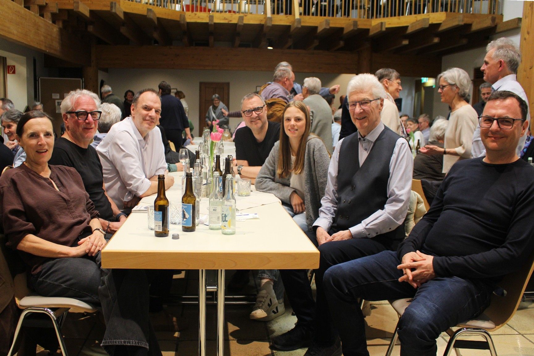 Für den „Erzähler“ Rudl Bischof wurde die Veranstaltung im Kloster Bezau eine richtige Familien-Fise im Kreise von Angehörigen, früheren Nachbarn und vielen Bekannten.. PETER STRAUSS