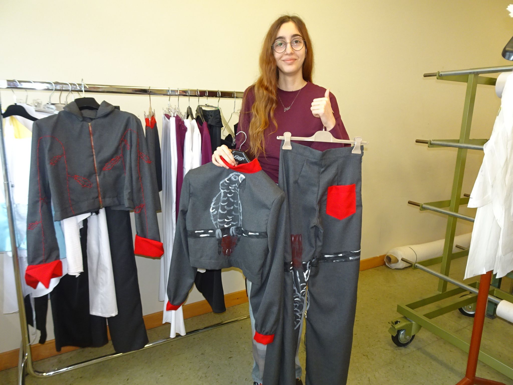 Pelin Boran widmet ihre Kollektion ihrem Papagei Doman, der sie inspiriert hat. 