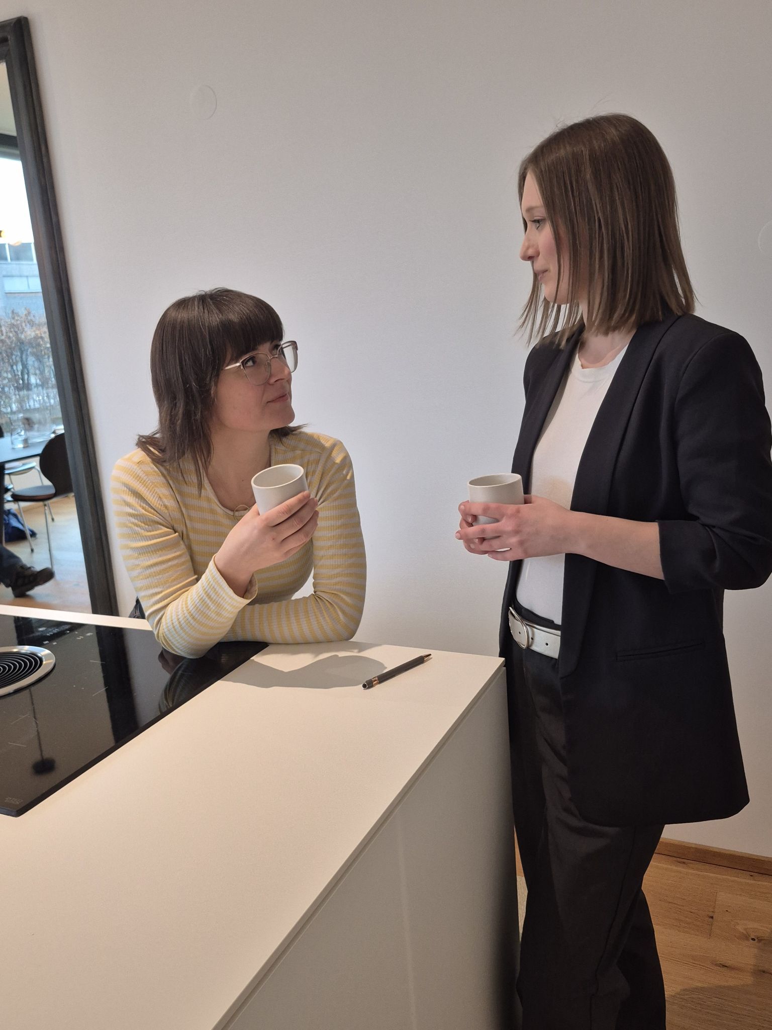 Daniela liebt es, sich mit anderen Menschen auszutauschen. Das Lochauer „Büro am See“, bietet dafür gute Möglichkeiten.