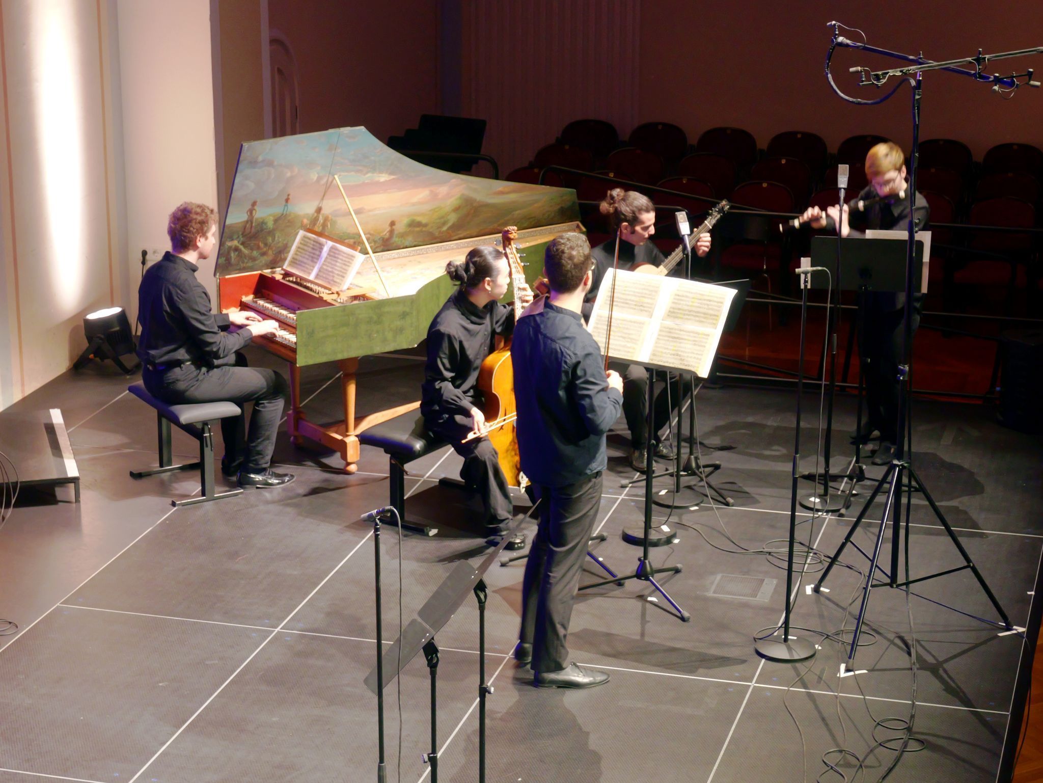 Spannender Wechsel zwischen Hochbarock und Jazz auf der Bühne.