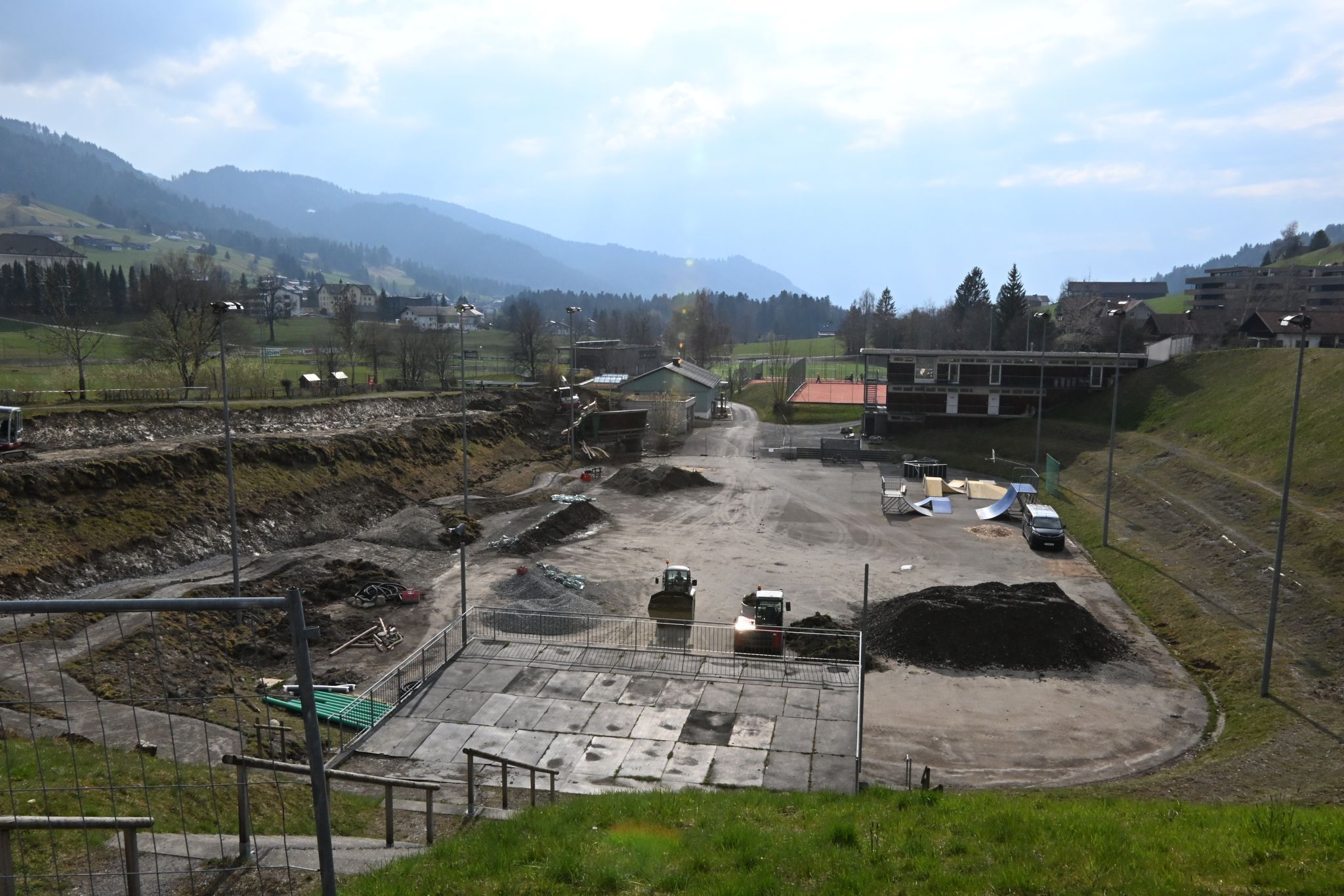 Der Hügel rechts wird die Landezone für Rampensprünge