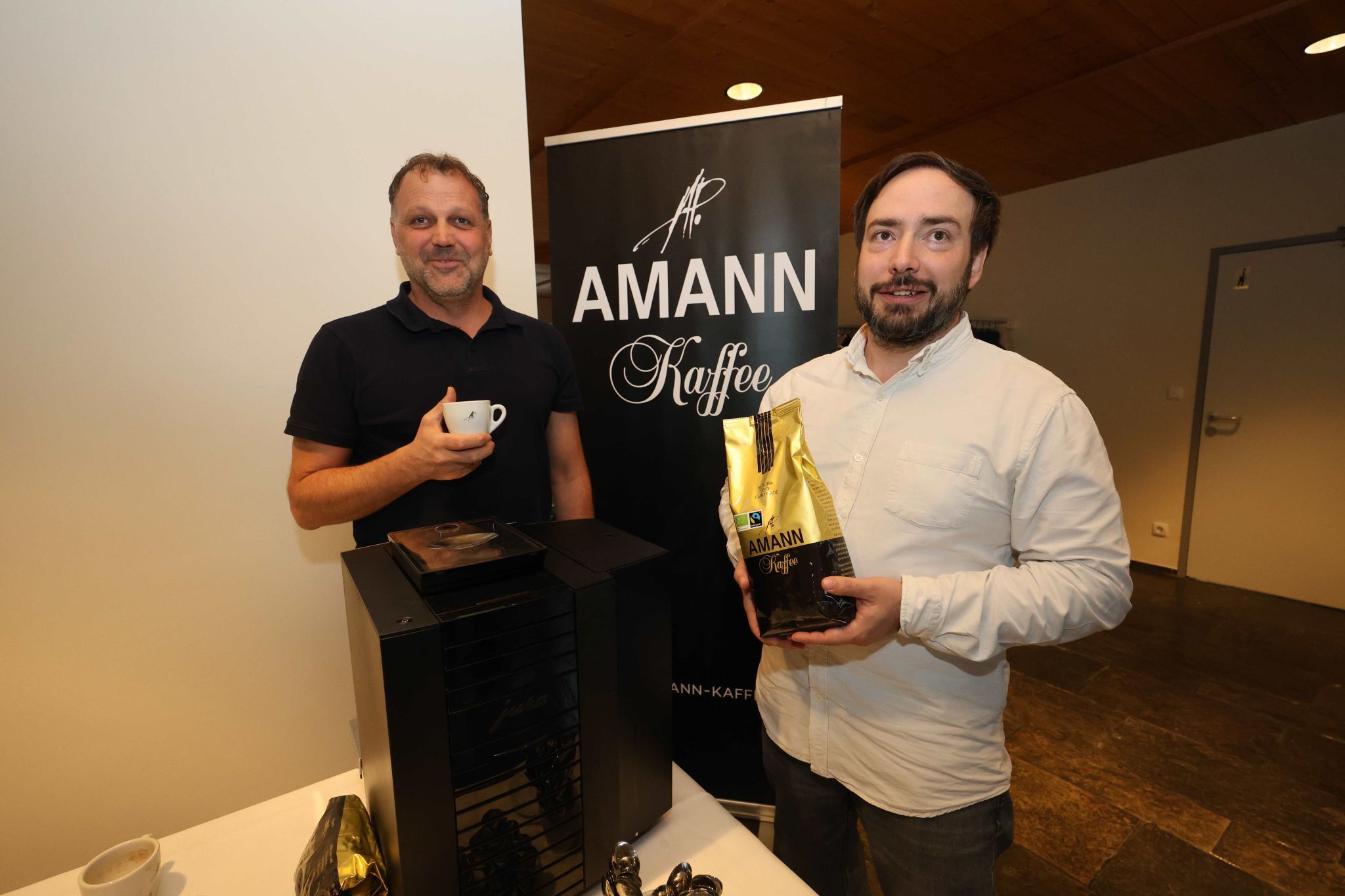 Alexander Rüf und Kaffeeröster Florian Amann.