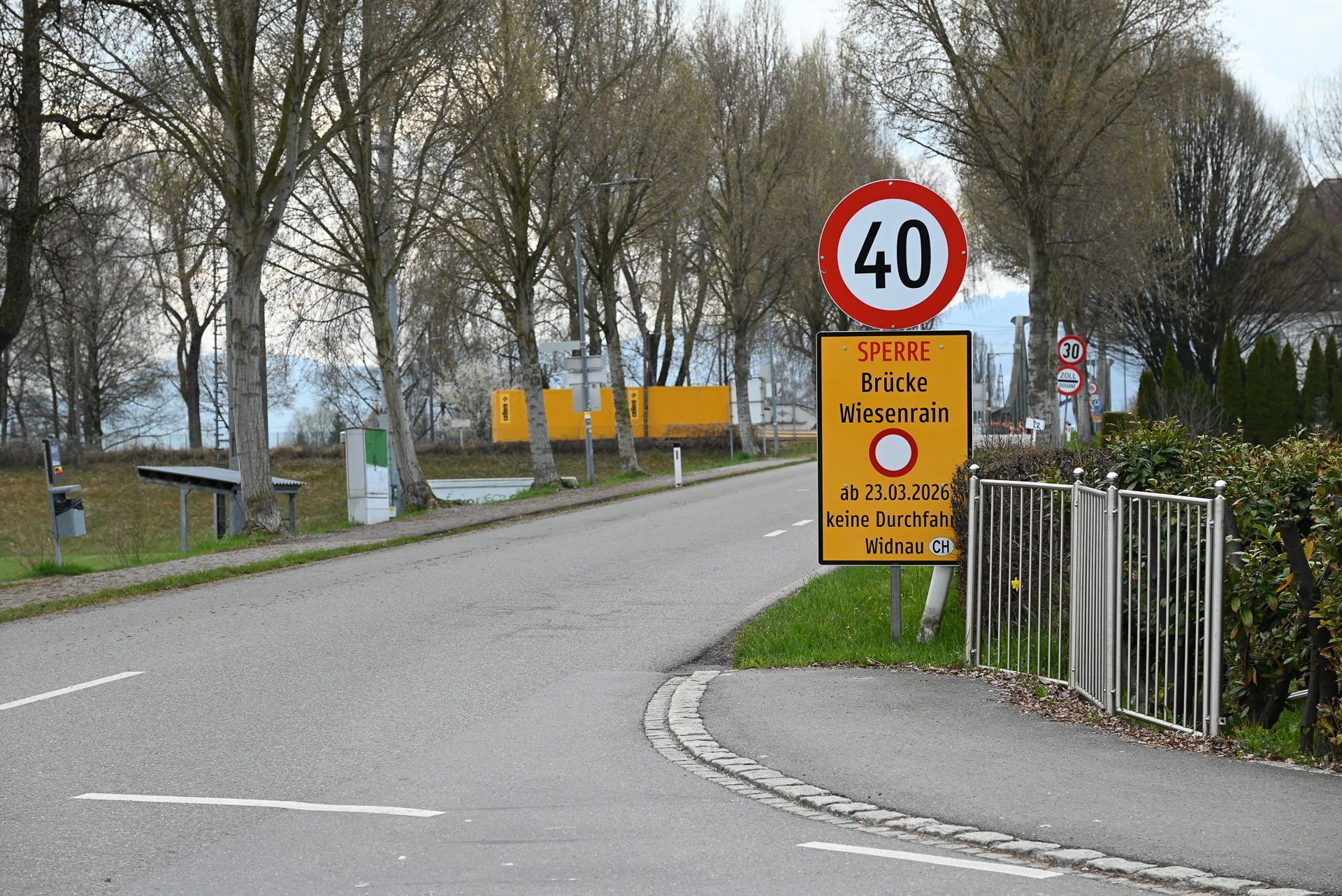 Seit Montag ist die Wiesenrainbrücke nach Widnau gesperrt. Derzeit werden Korrosionsschäden an der Brücke behoben.