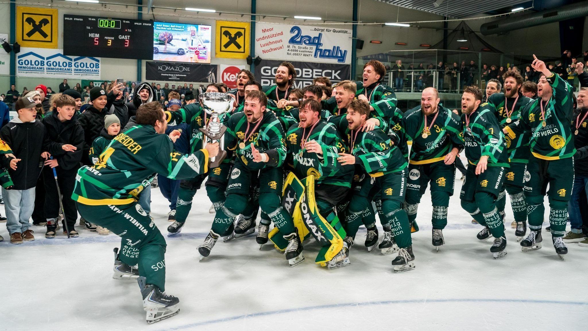 Der EHC Lustenau sicherte sich erstmals den Meistertitel in der dritthöchsten heimischen Spielklasse. (Stiplovsek)