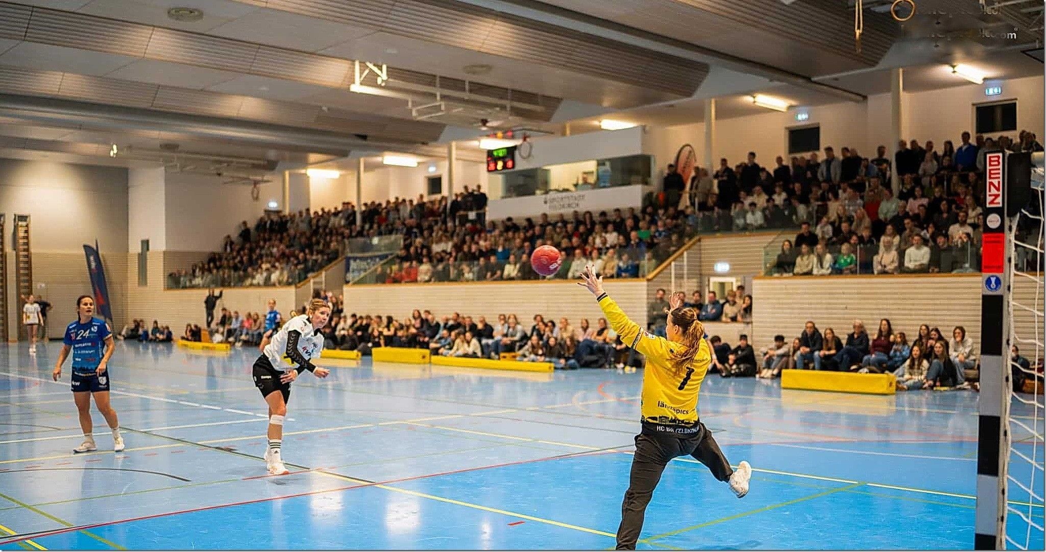 Mit 17 Jahren hütet Julia Marte das Feldkircher Tor. VEREIN