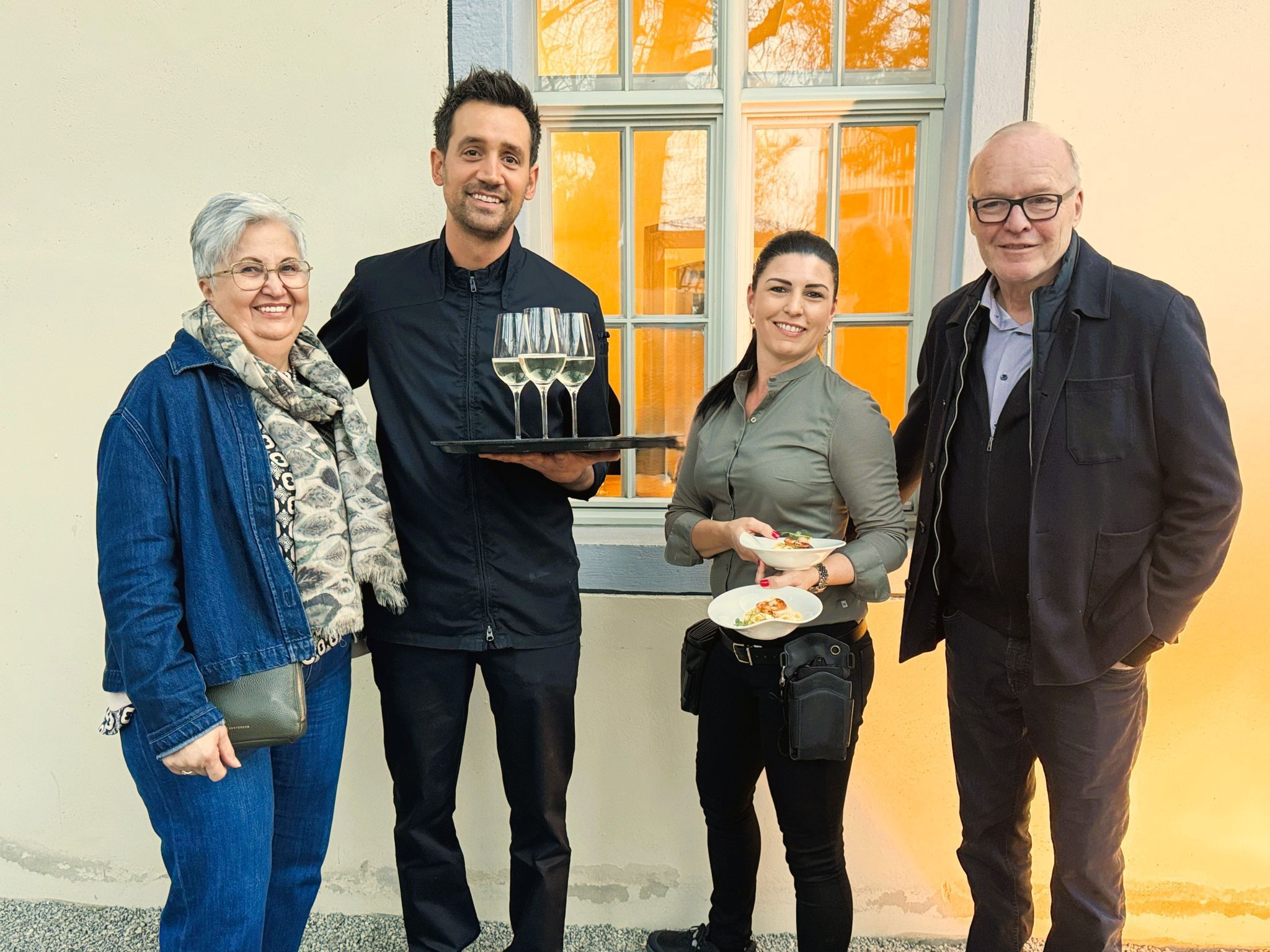 Gastronom Christoph Marte konnte mit Mitarbeiterin Nadine Wohlgenannt zahlreiche Gäste darunter auch Gerda und Elmar Herburger vom Gasthaus Mohren willkommen heißen.
