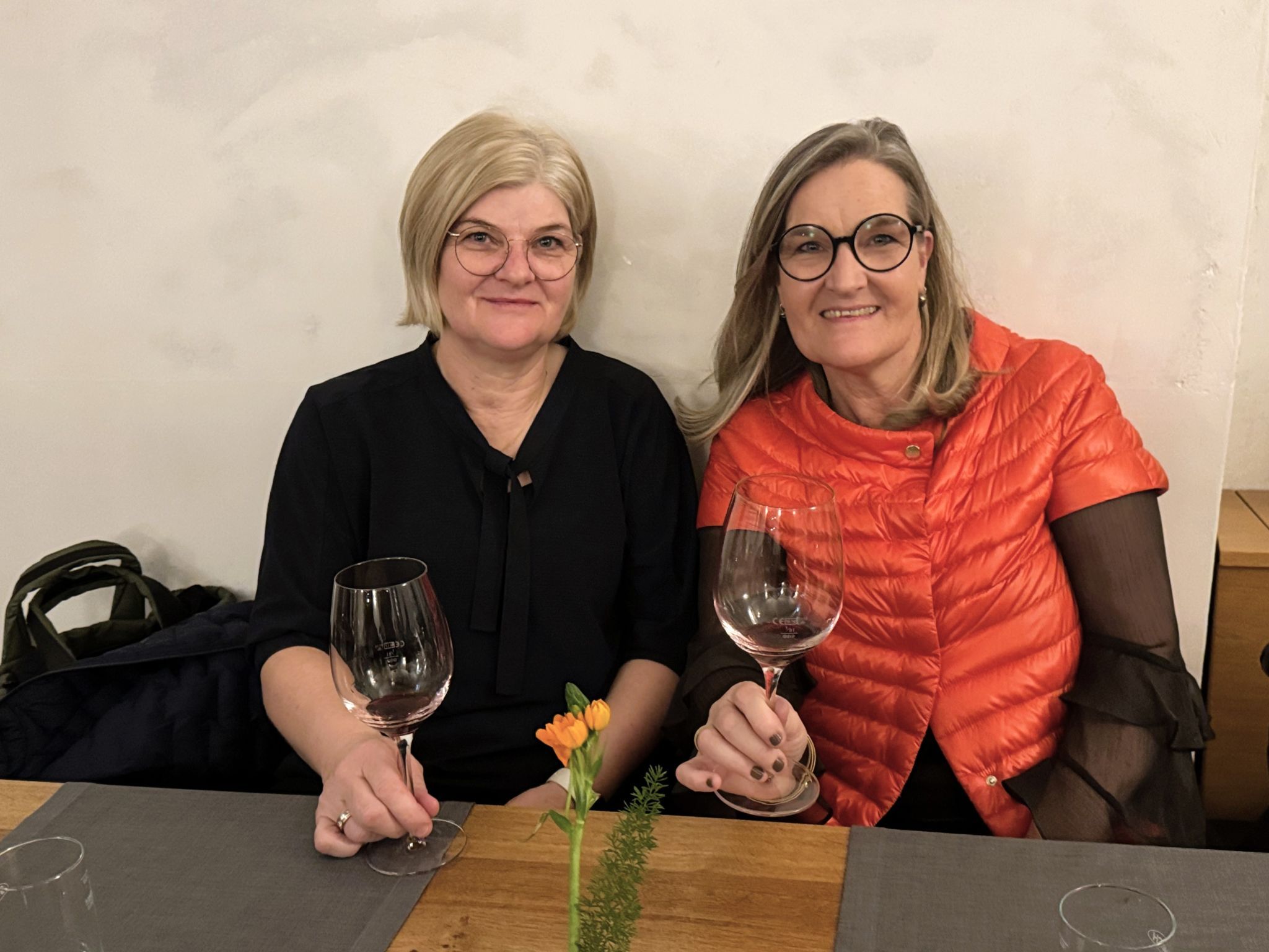 Elfi Heinzle und Karin Mangold (Senso).