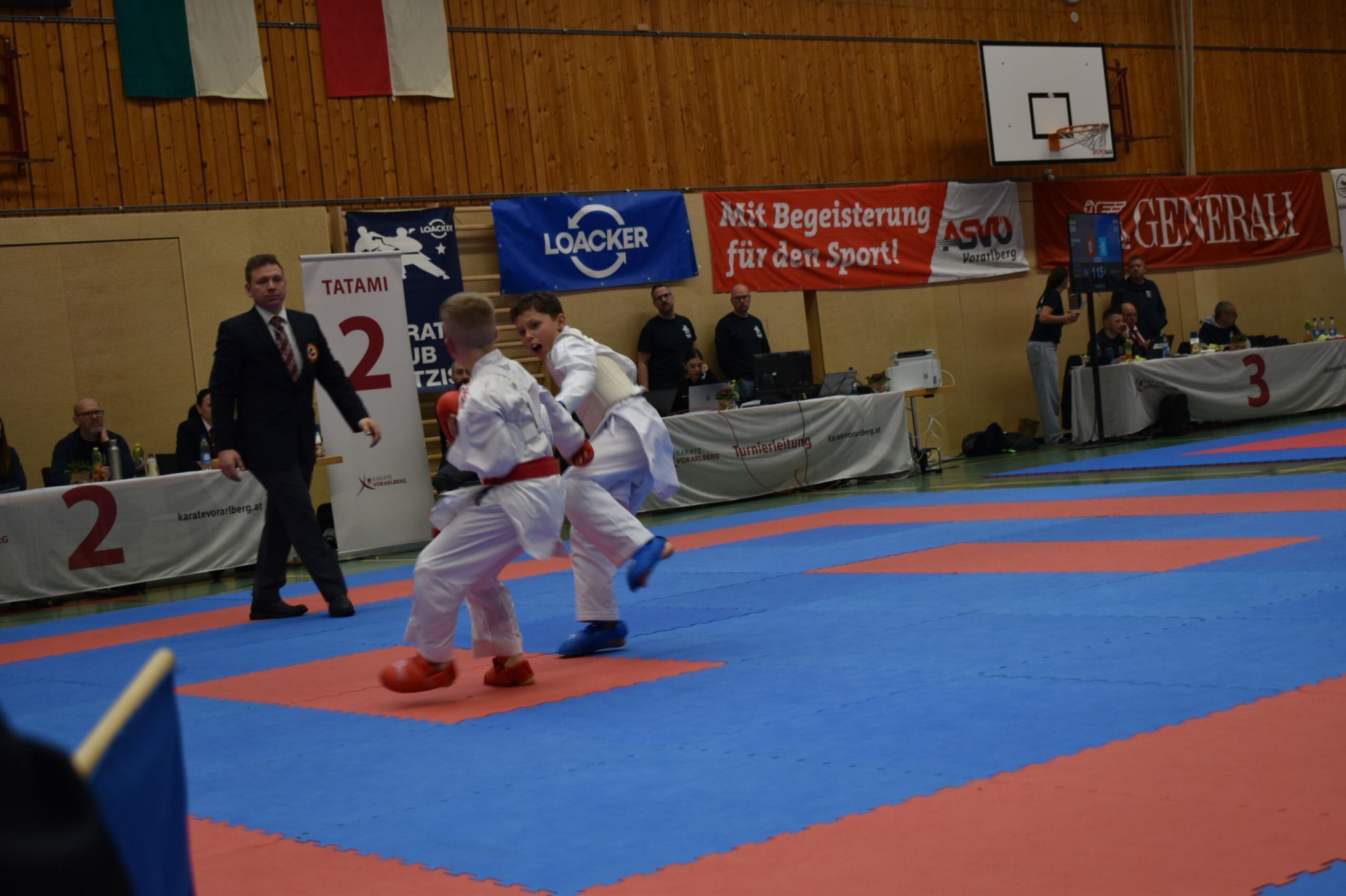 Hochkarätiger Karatesport wird geboten. 