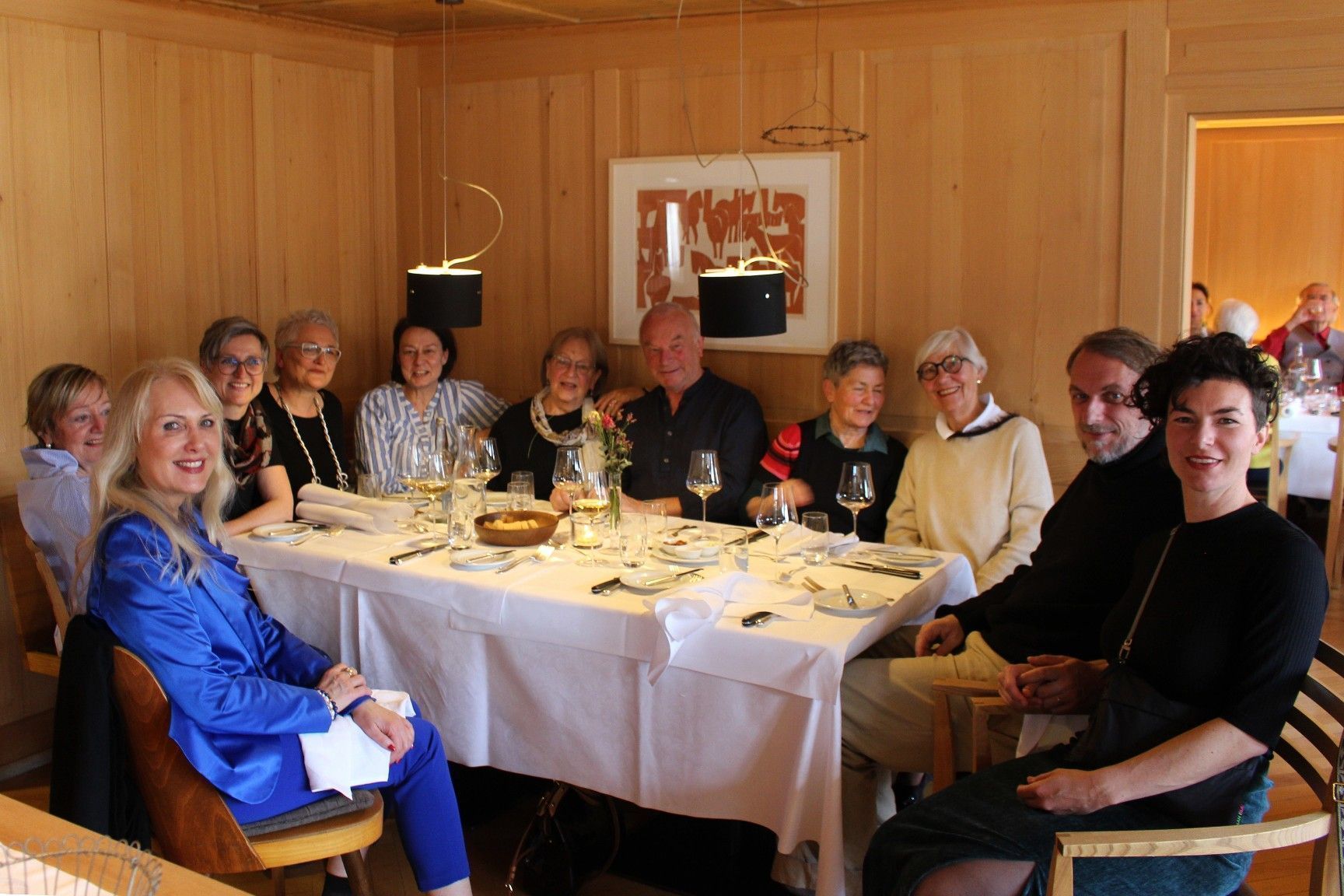 Beste Stimmung nach einem gelungenen Event – mitten drin Wilma Fink und Ulli Troy, die mit Evelyn und Isabella bzw. Irma-Maria von kleinauf musizierten.
