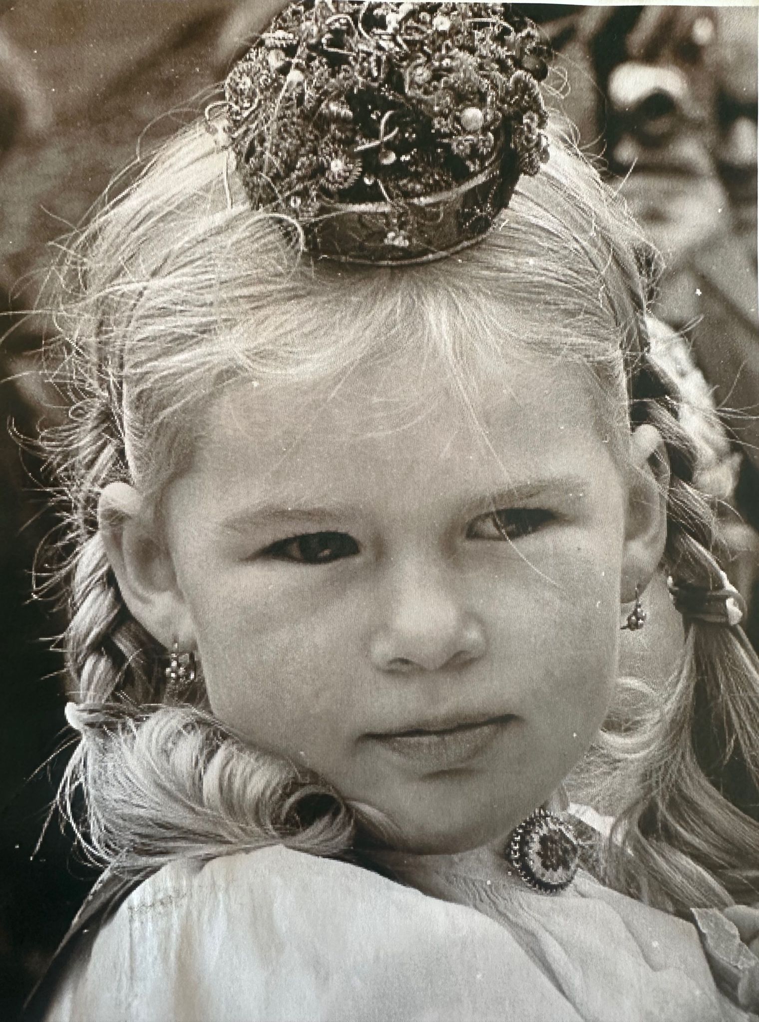 Lucia als VierJährige in der Walsertracht.