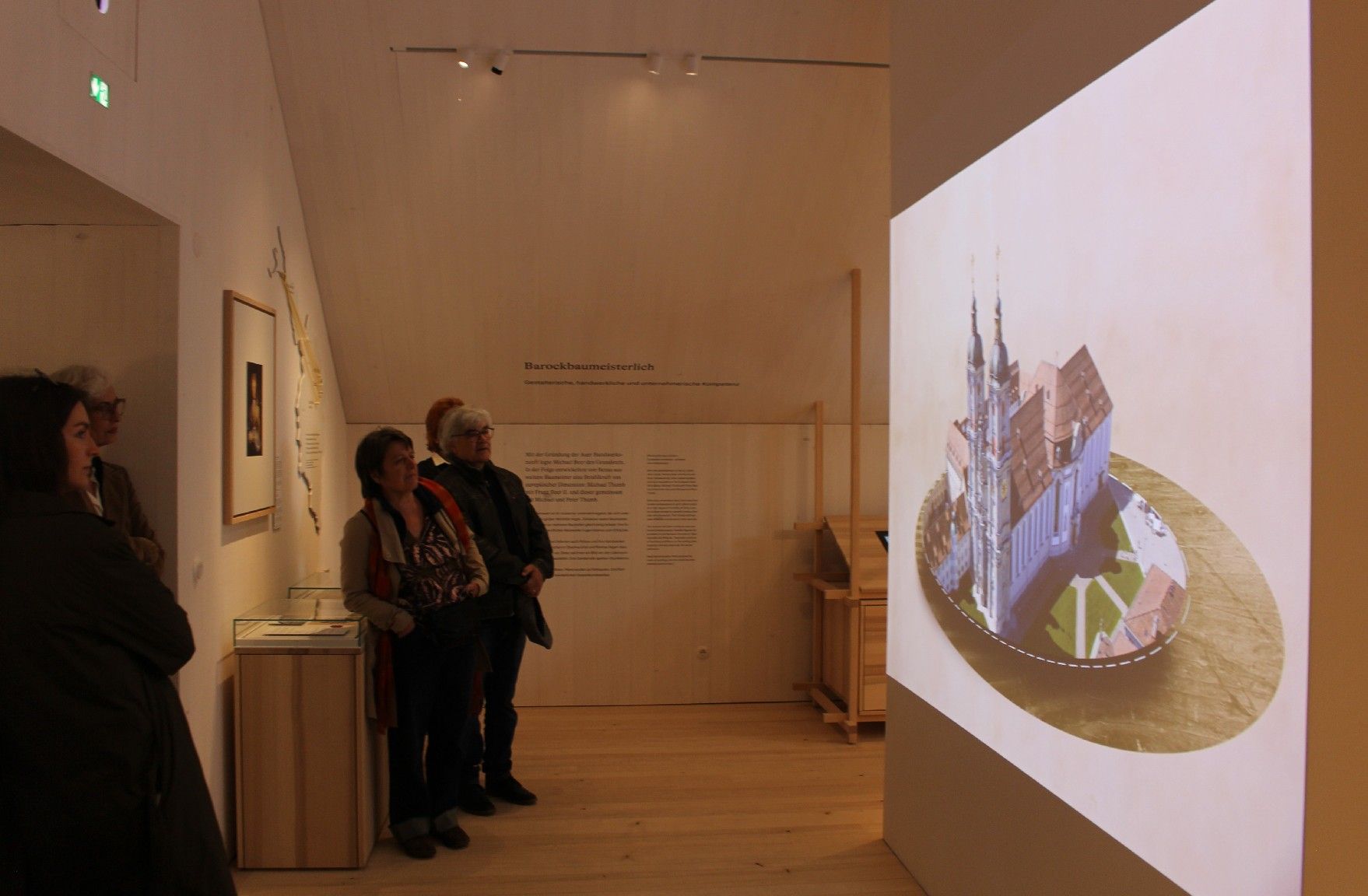 Großformatig wird im Bezauer Museum über die Werke der Barockbaumeister informiert.   