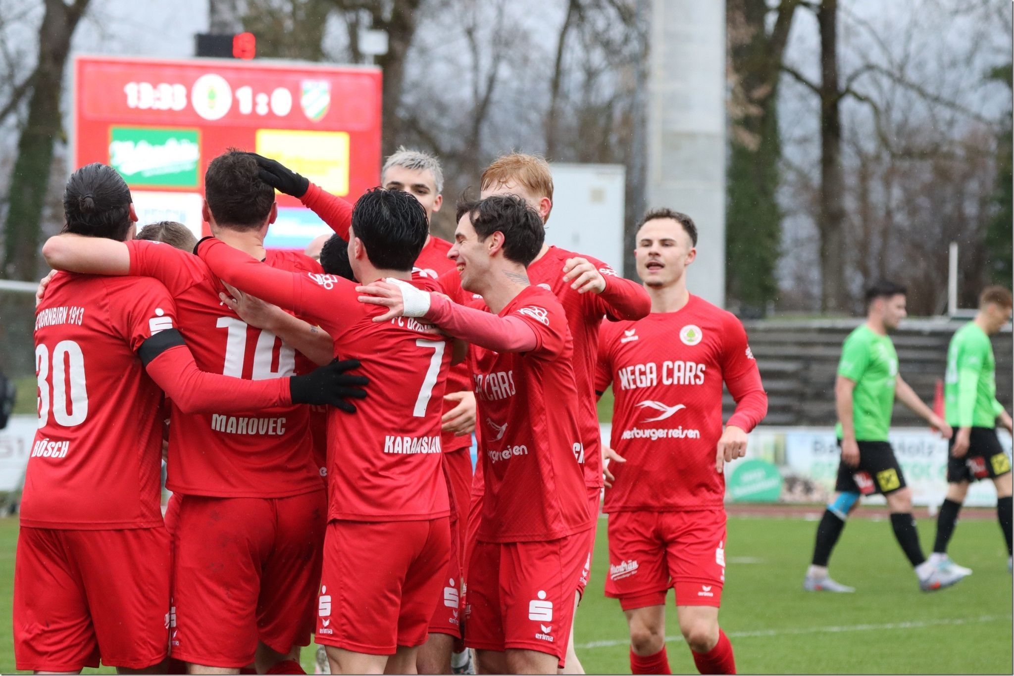 Klarer Auswärtssieg und großer Jubel beim FC Dornbirn nach dem Erfolg in Kitzbühel. KNOBEL