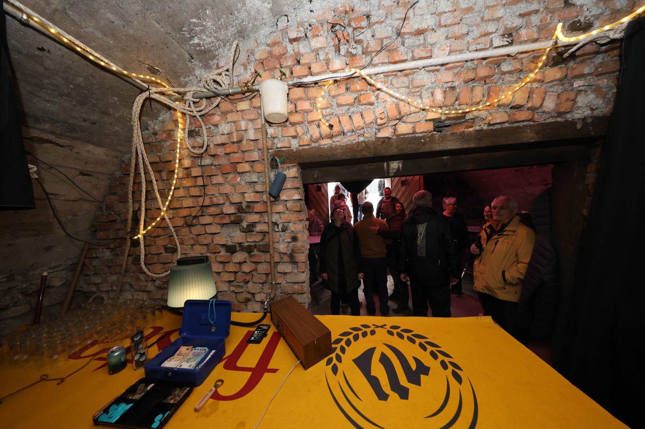 Impresssionen von verschiedenen Stationen (Arno Meusburger), und Bilder vom Geschehen im 