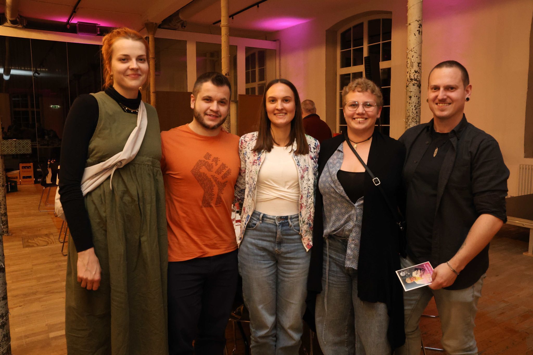Yogalehrerin Ariana Schiner, Christopher und Sabrina Kohlmann, Paula Bullock und Tibor Sauter.