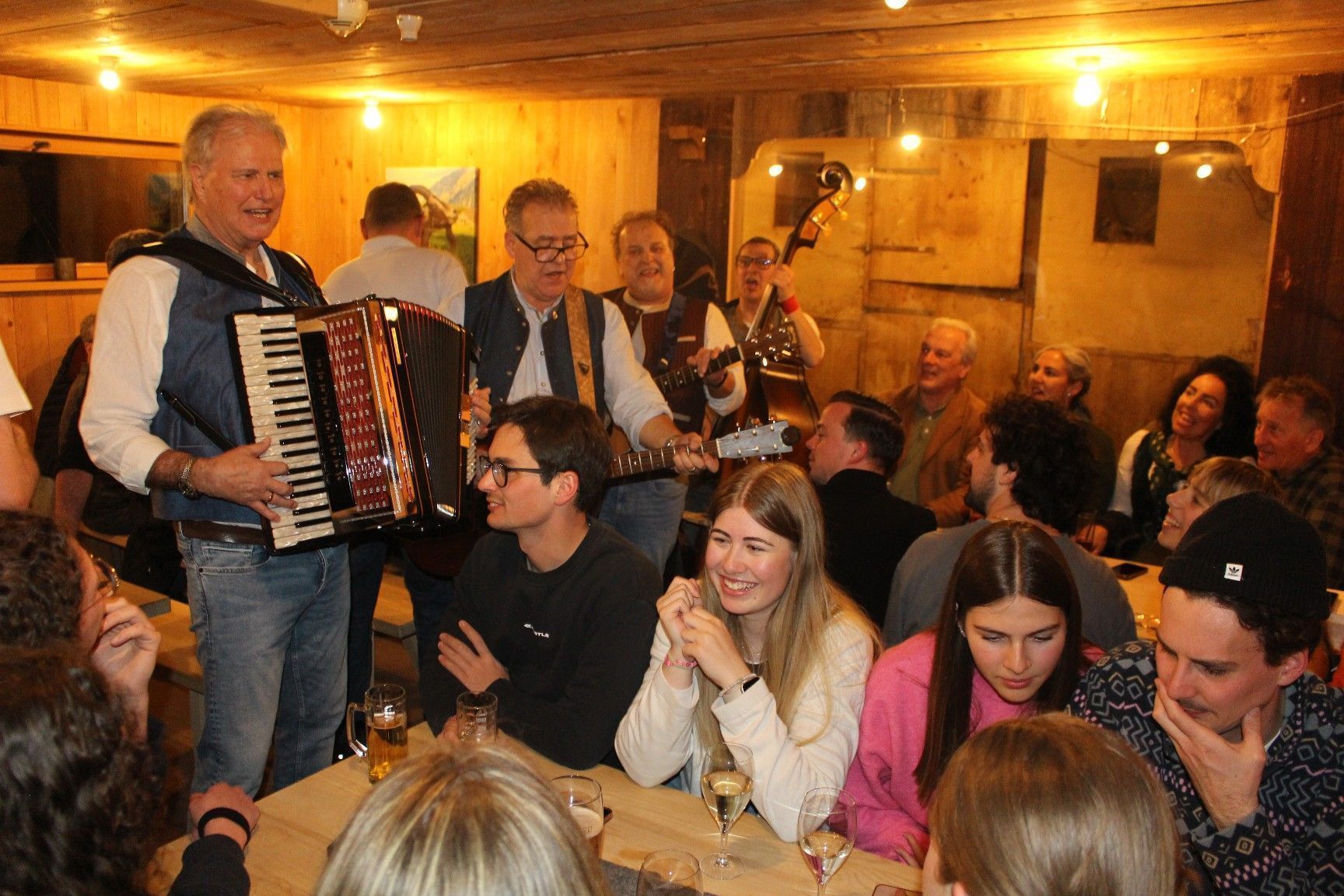 Mit dem neuerlichen Auftritt der Strawanzer – Kilian Kessler, Kurt Beck, Stefan und Hannes Hackl aus dem Walgau klingt am Samstag, ab 16 Uhr, die Après-Ski-Saison in der Mellauer Goaßgaglbar aus. PETER STRAUSS   