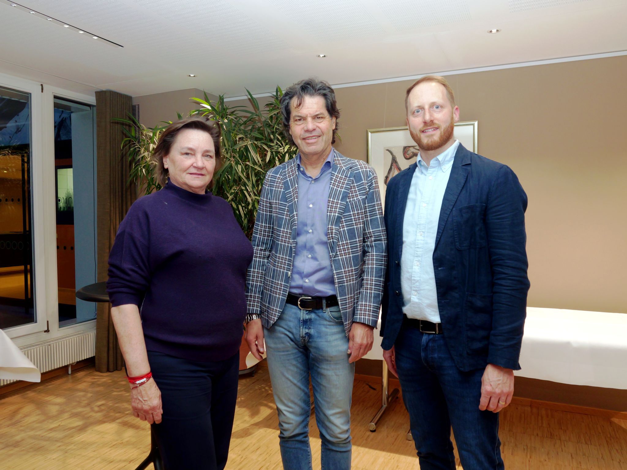 Auch Vertreter anderer Stadtteile wie Elisabeth Pucher (links) verfolgten die lebhafte Diskussion. 